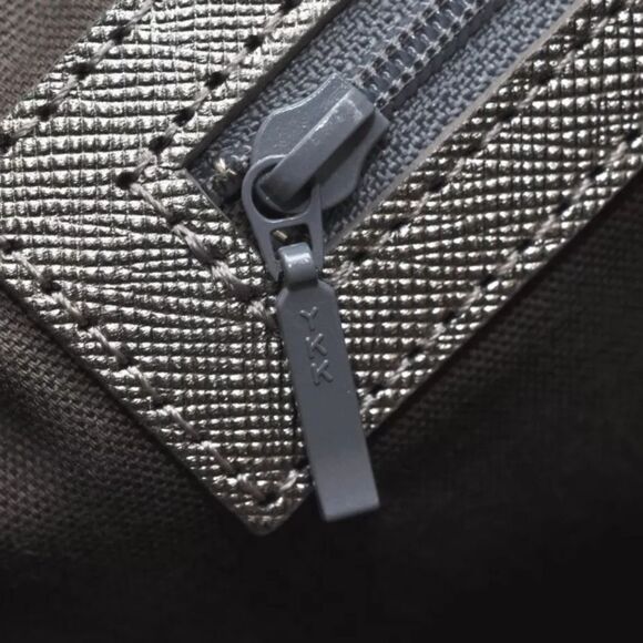 BURBERRY Silver House Check Canvas Tote Medium in Box in Great Condition - Picture 11 of 13